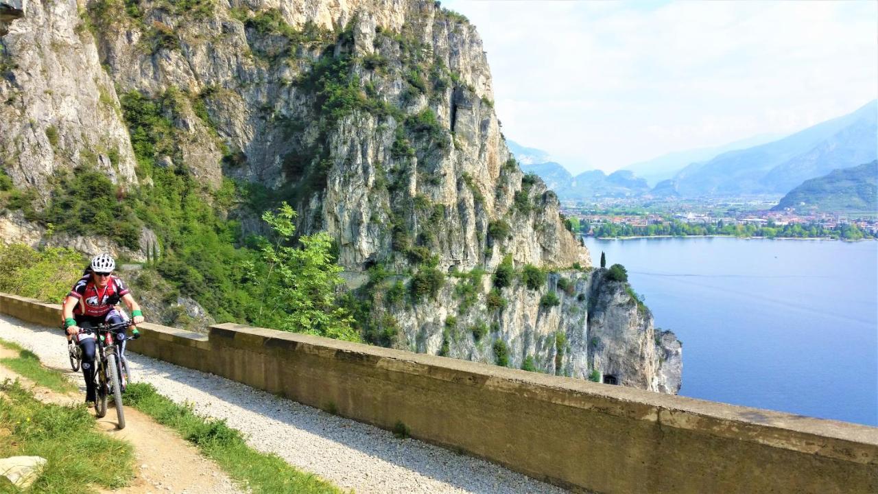 Green Relax Apartment Riva del Garda Bagian luar foto
